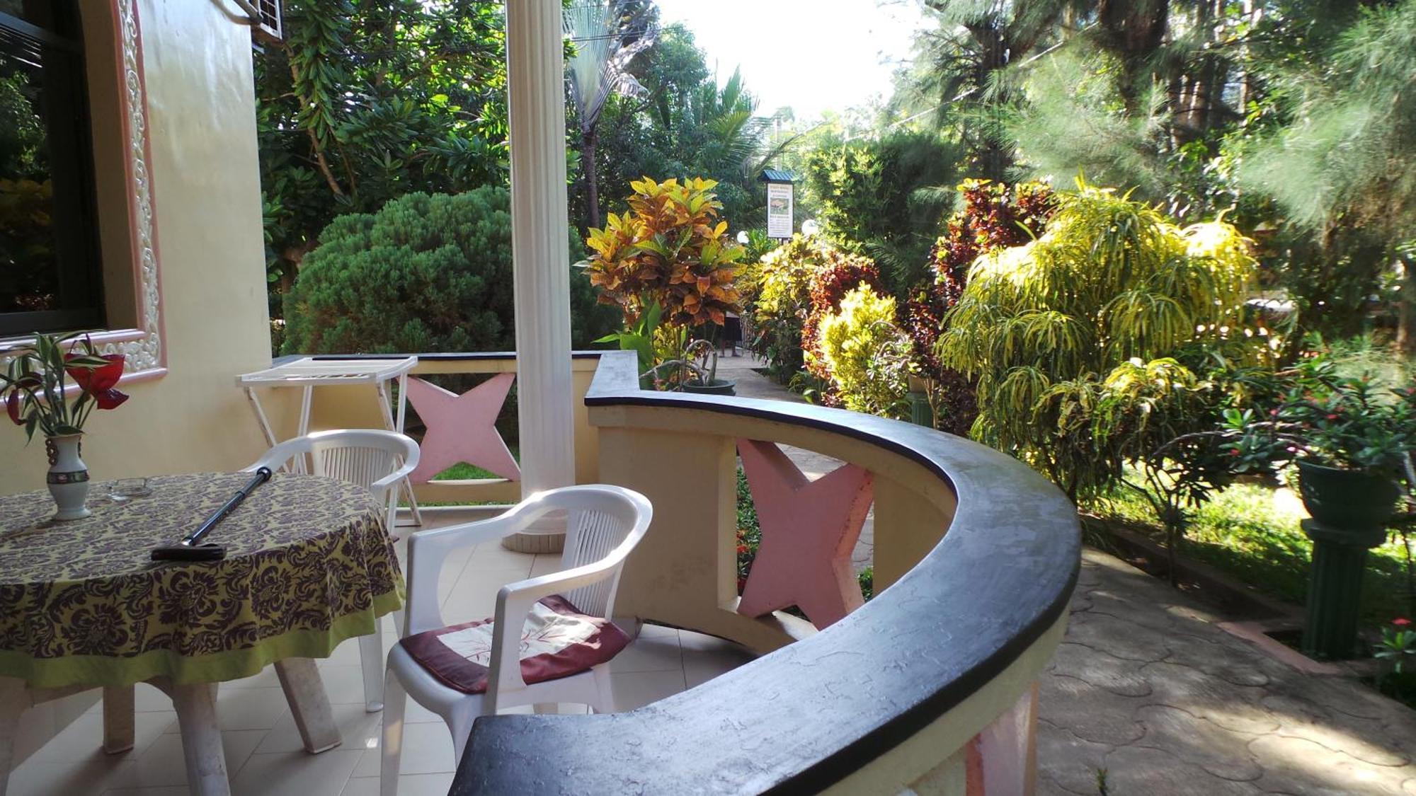 Rico Shadow Guest House & Restaurant Wayikkal Exterior photo
